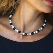 Black and White Shell Pearl Necklace